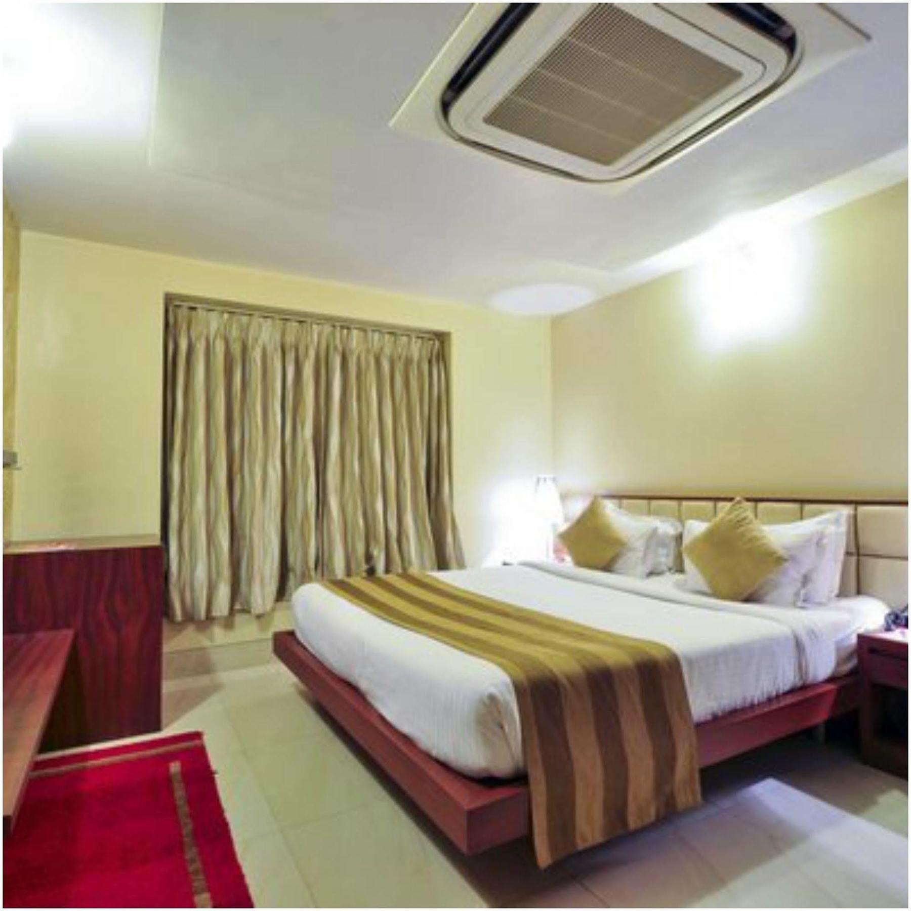 Kempton Hotel Calcutta Exterior foto