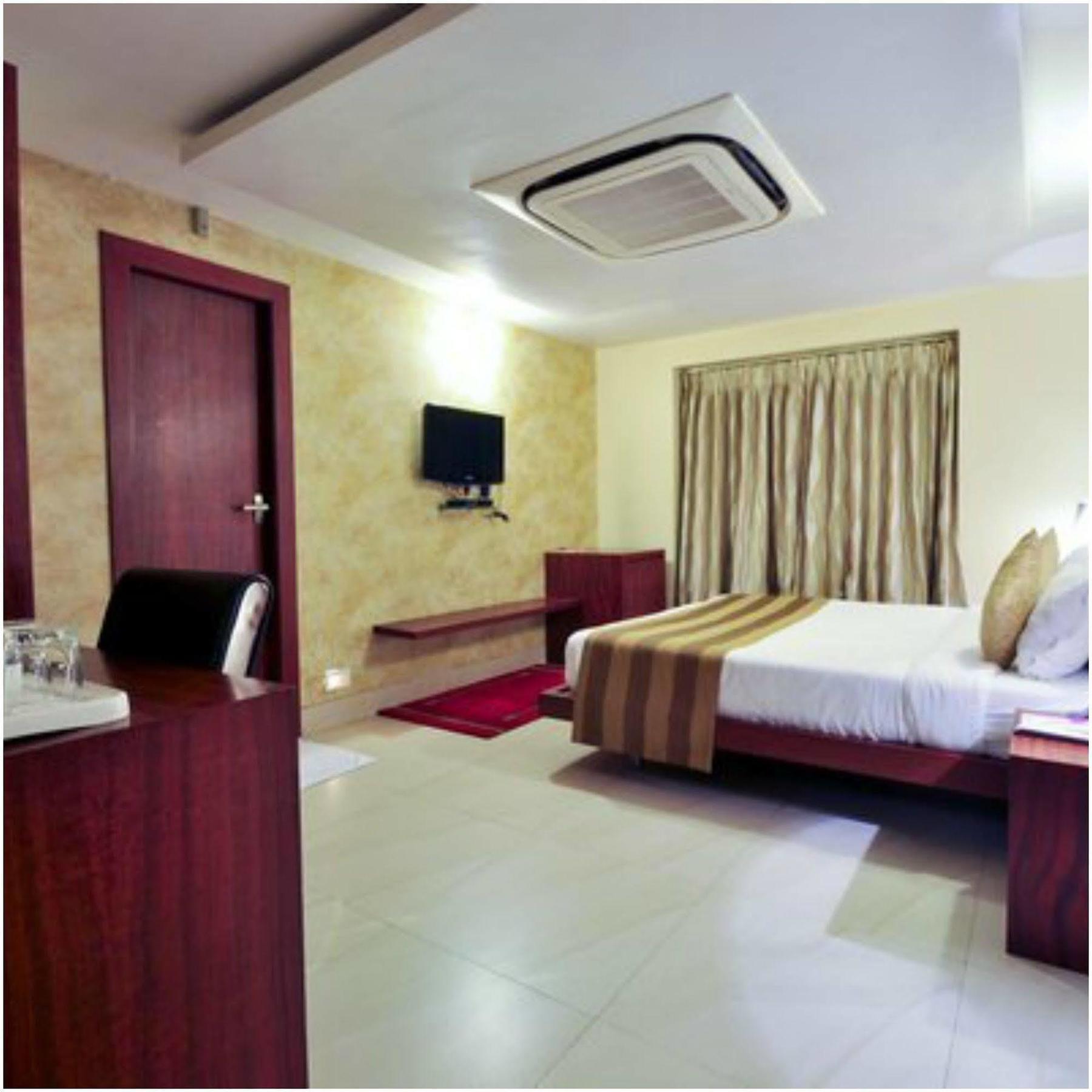 Kempton Hotel Calcutta Exterior foto
