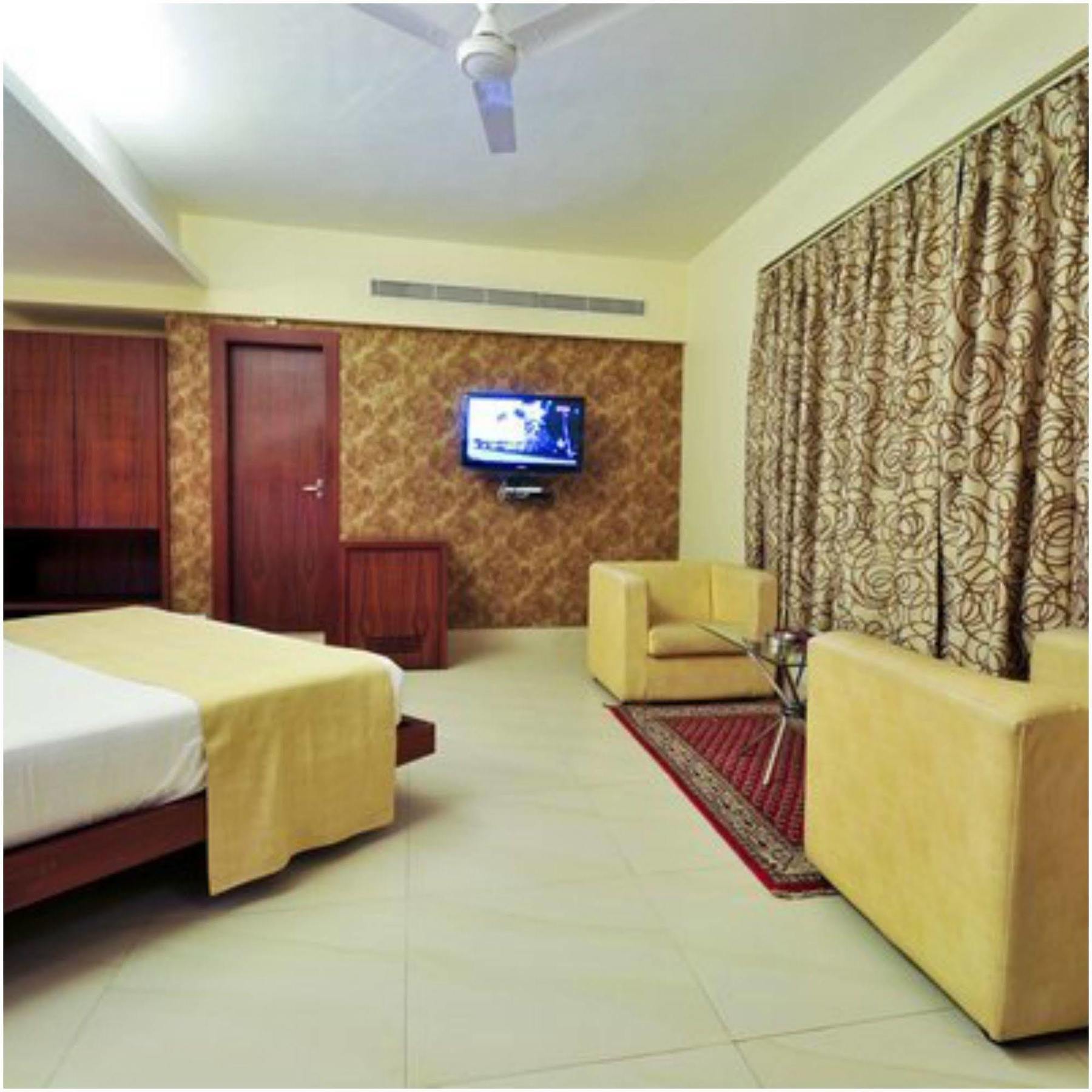 Kempton Hotel Calcutta Exterior foto