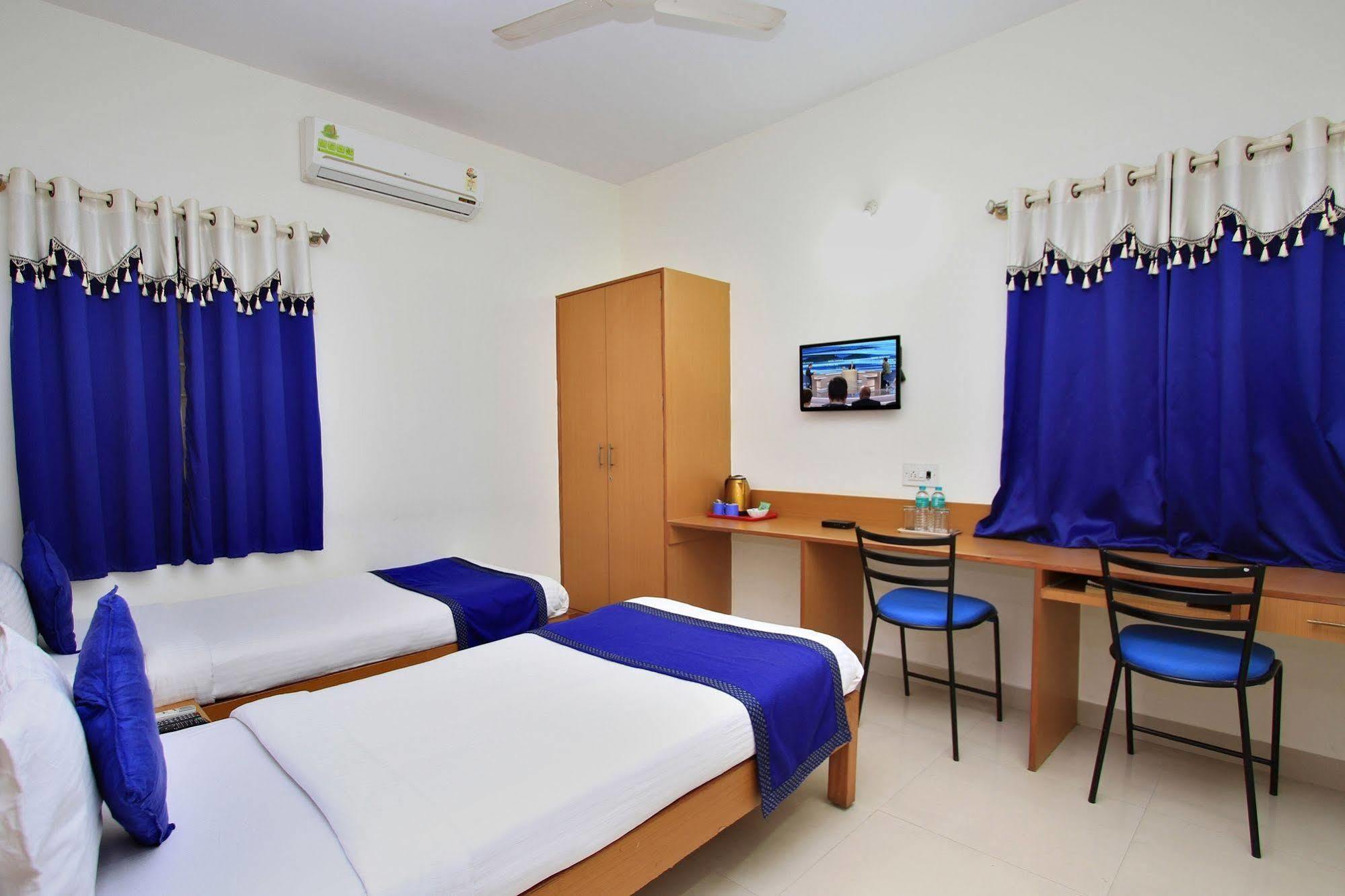 Kempton Hotel Calcutta Exterior foto